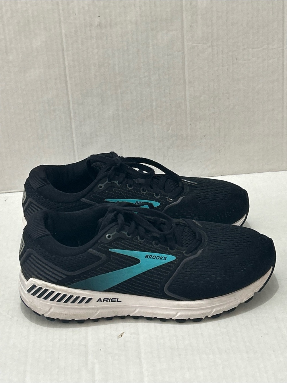 BROOKS ARIEL 20 Women’s Black 
Athletic Running Shoe Size 9